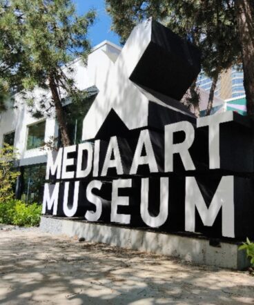 68-x-media-art-museum-isikli-kutuharf-calismamiz-747 68-x-media-art-museum-isikli-kutuharf-calismamiz-747