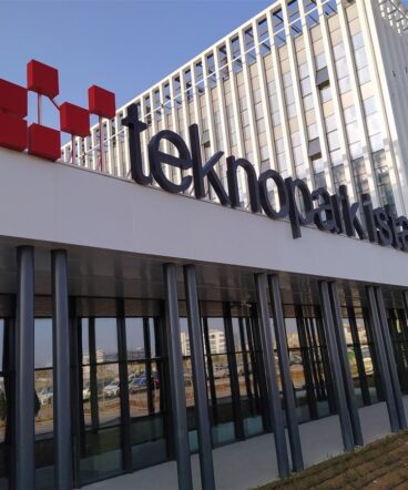 72-teknopark-istanbul-isikli-kutuharf-924 72-teknopark-istanbul-isikli-kutuharf-924