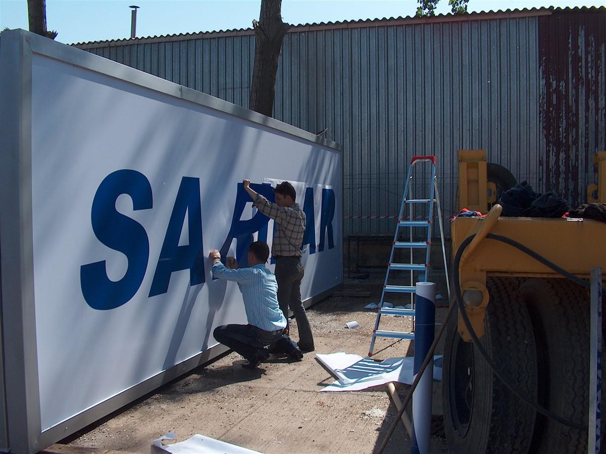 1129-sarilar-vinc-boru-uzeri-isikli-totem-tabela-250