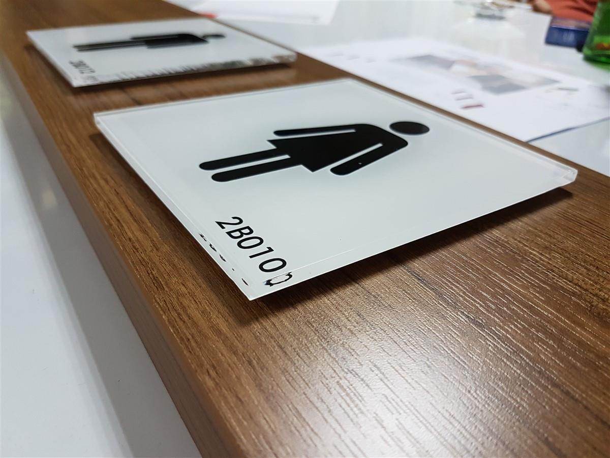 1339-pilkeksi-ofis-kapi-isimligi-ters-uv-baski-885