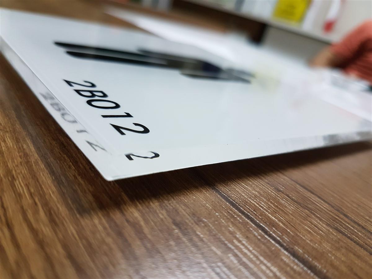 1343-pilkeksi-ofis-kapi-isimligi-ters-uv-baski-372