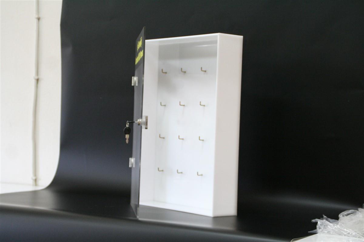 1365-pleksi-kilitli-anahtar-aski-dolabi-572