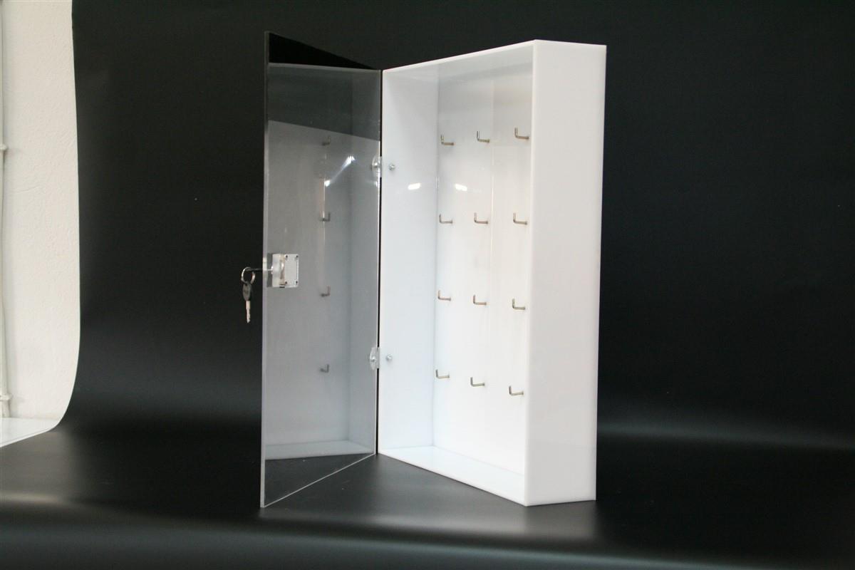 1368-pleksi-kilitli-anahtar-aski-dolabi-639