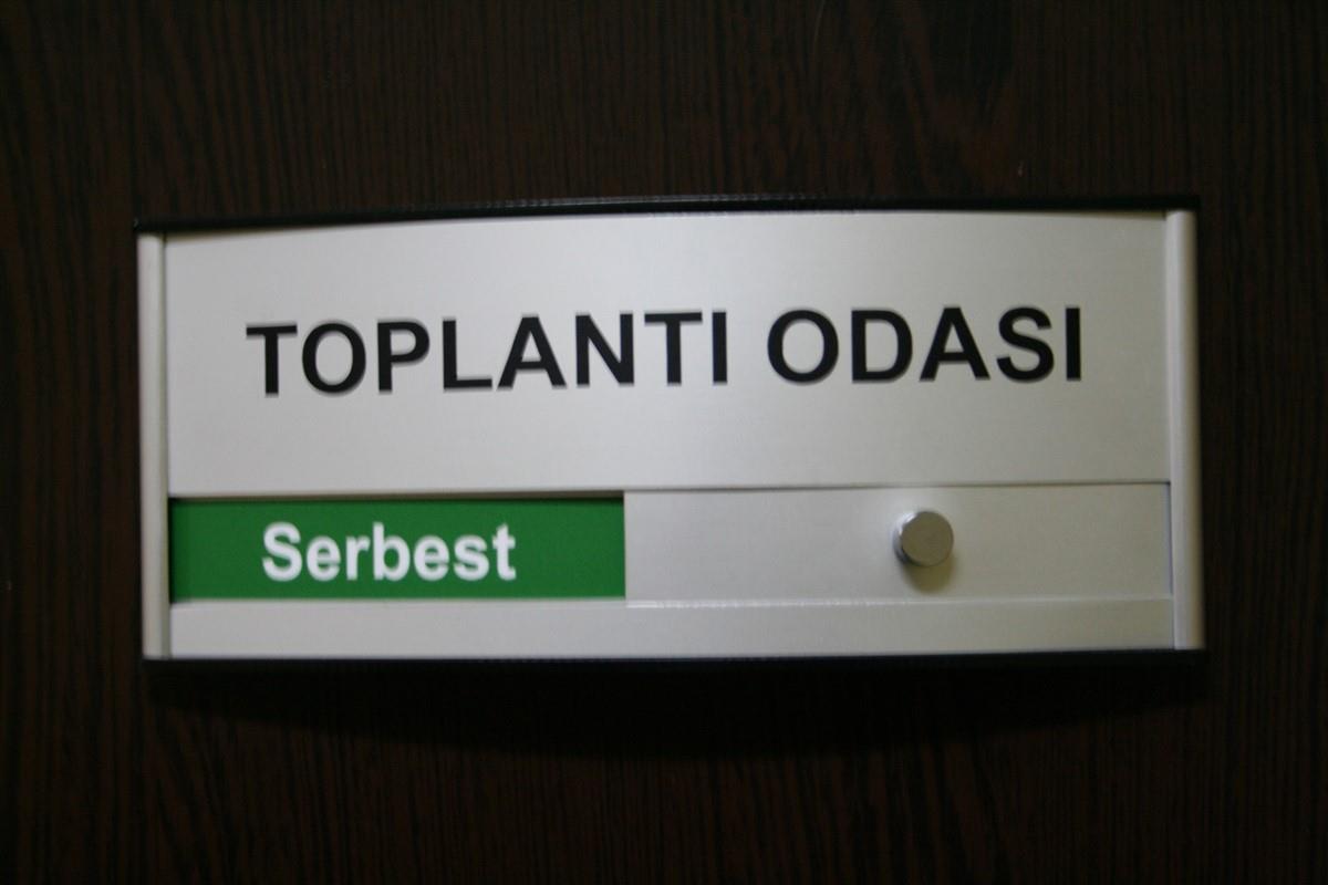 1468-toplanti-odasi-kapi-isimligi-serbest-meskul-294