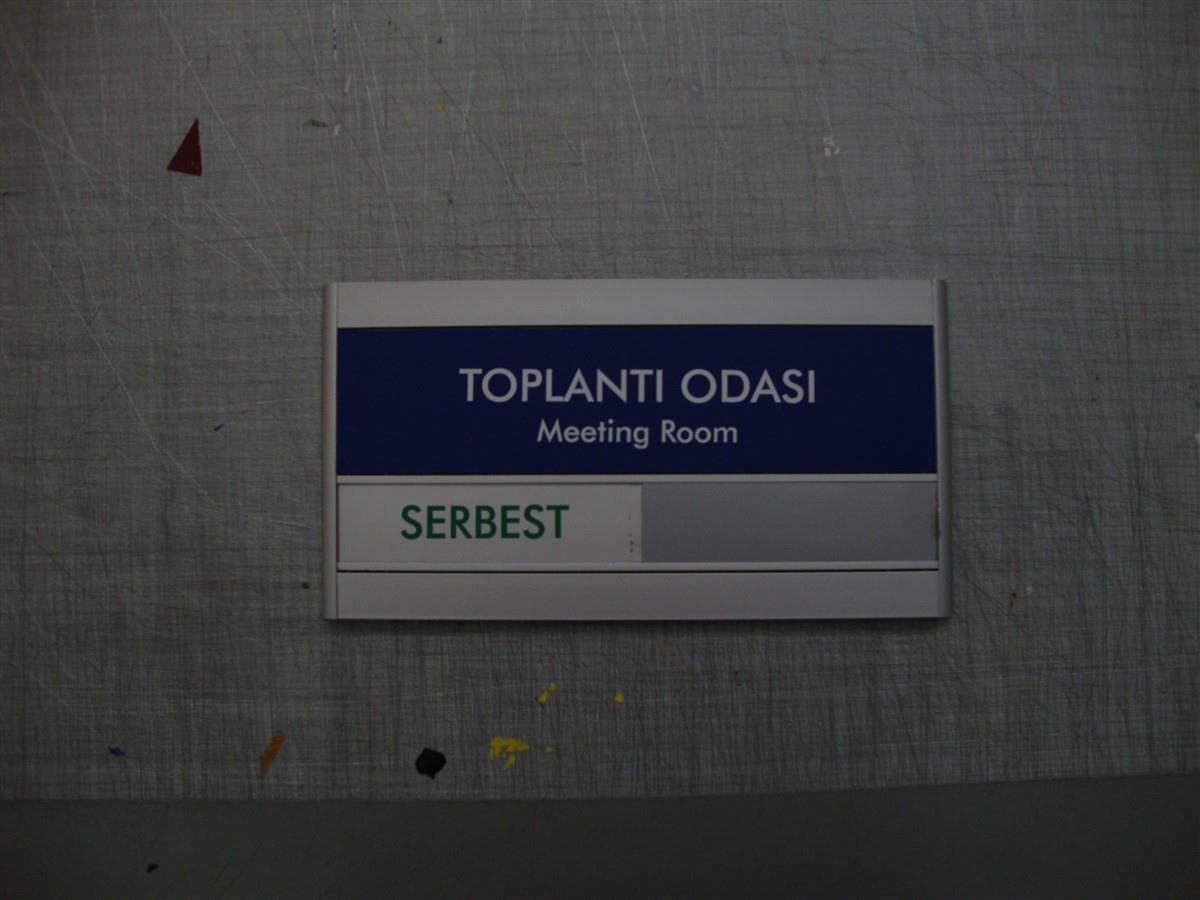 1470-toplanti-odasi-kapi-isimligi-serbest-meskul-150