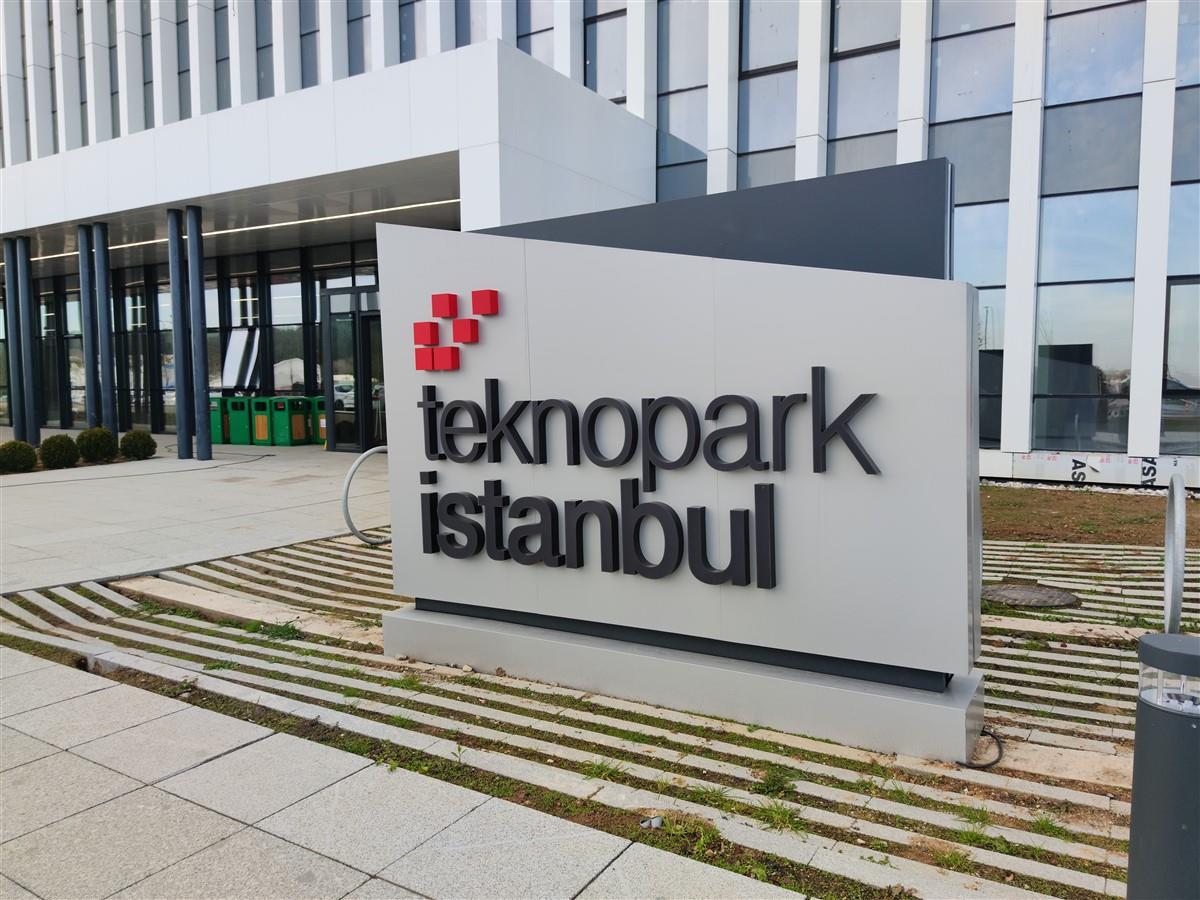 1473-teknopark-istanbul-pilon-tabela-716