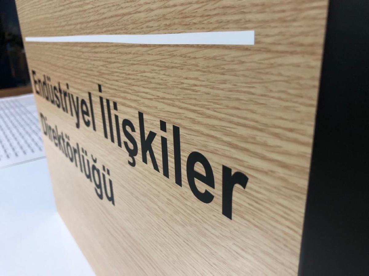 1550-ahsap-yonlendirme-ofis-kapi-isimligi-31