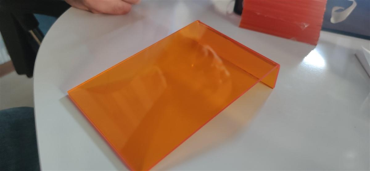 1831-sezen-aksu-sergi-tanitim-pleksi-levha-52