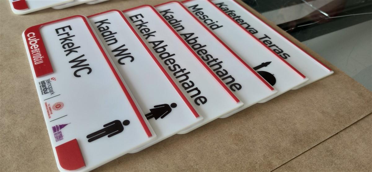 2033-pleksi-ofis-kapi-isimligi-uv-baski-uzeri-pleksi-kesim-989