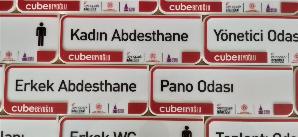 2038-pleksi-ofis-kapi-isimligi-uv-baski-uzeri-pleksi-kesim-176
