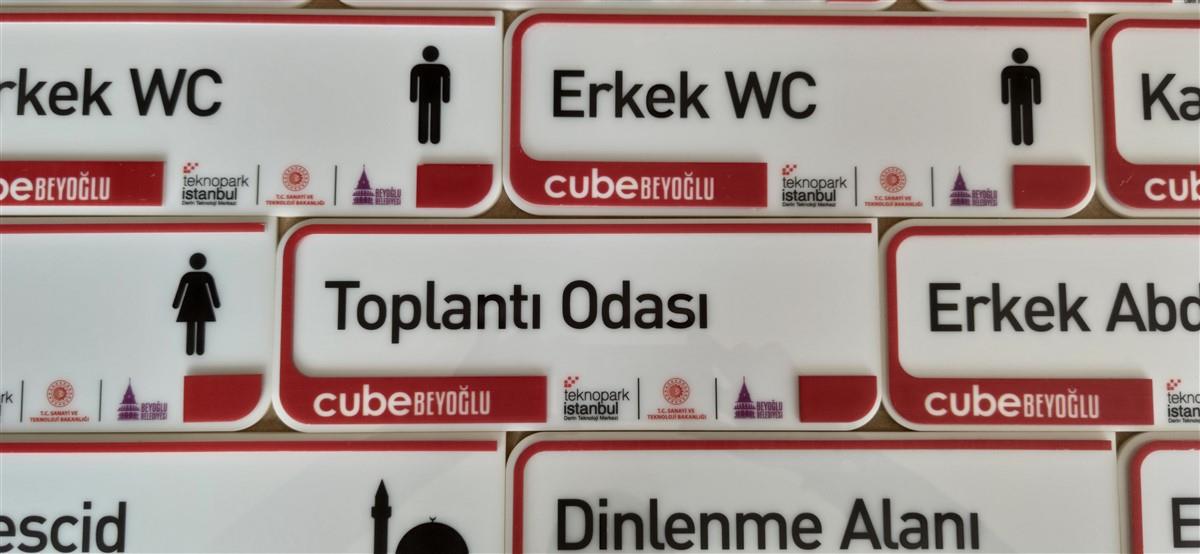 2039-pleksi-ofis-kapi-isimligi-uv-baski-uzeri-pleksi-kesim-753