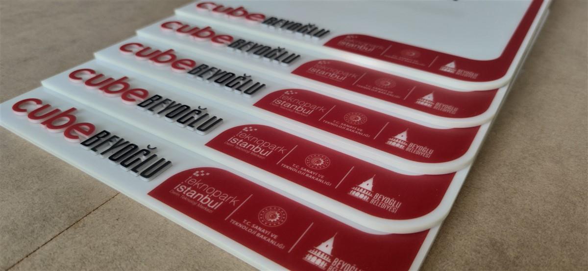 2045-cube-beyoglu-pleksi-kat-yonlendirme-889