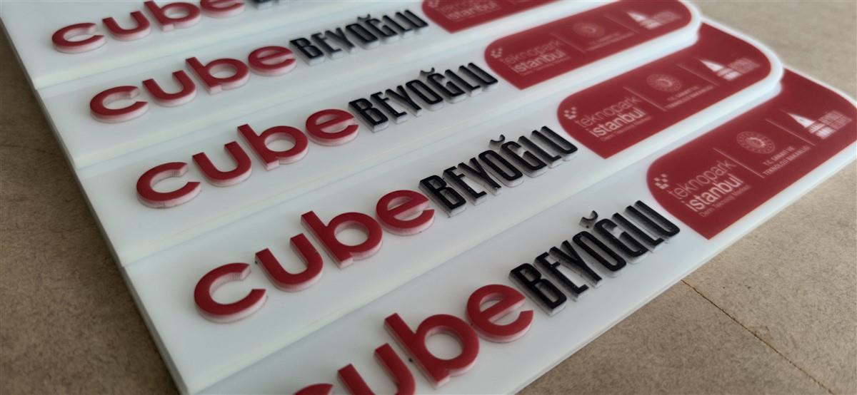 2046-cube-beyoglu-pleksi-kat-yonlendirme-396