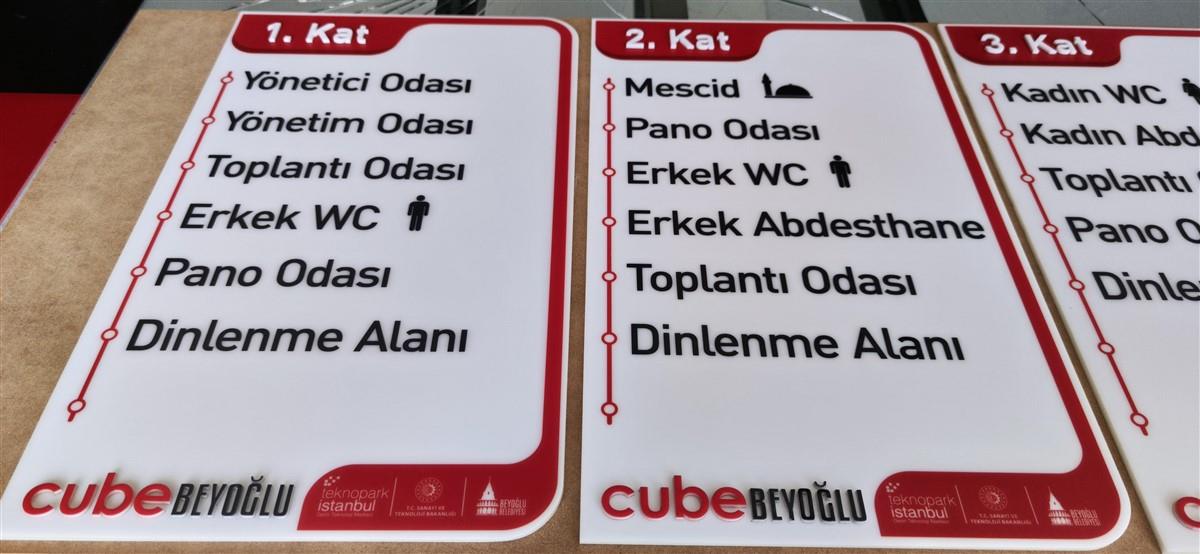 2054-cube-beyoglu-pleksi-kat-yonlendirme-809