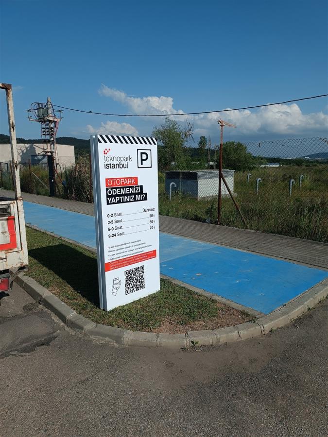 2113-teknopark-istanbul-ayakli-pilon-yon-tabelasi-959