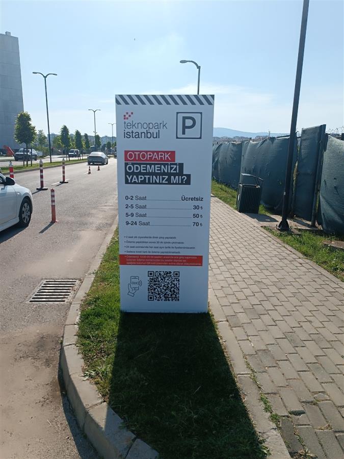 2116-teknopark-istanbul-ayakli-pilon-yon-tabelasi-757