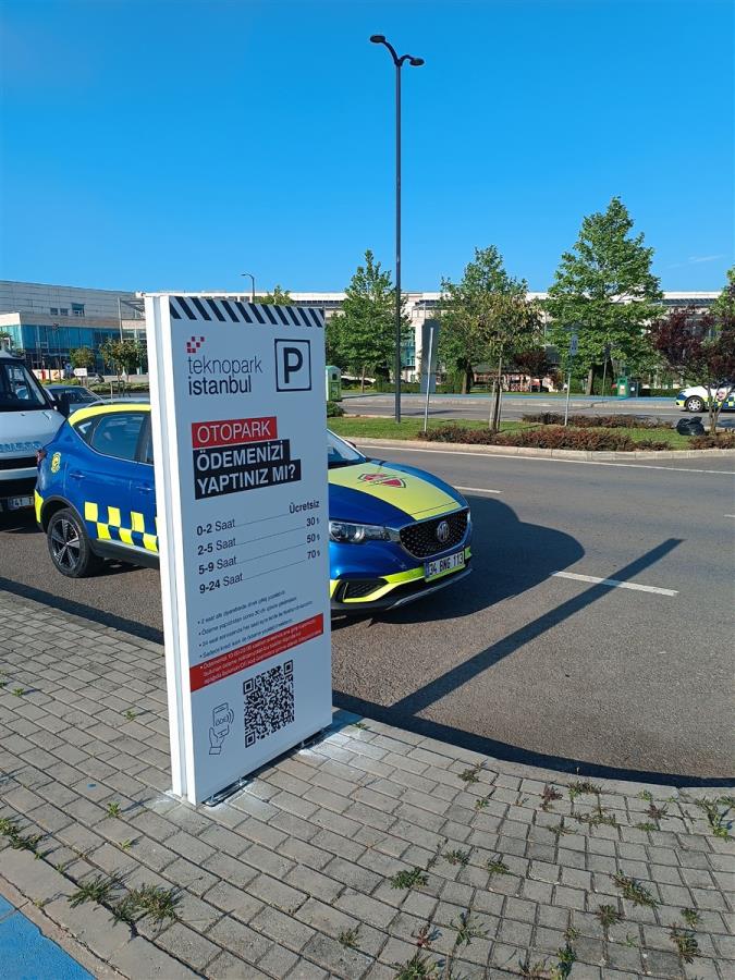 2117-teknopark-istanbul-ayakli-pilon-yon-tabelasi-299
