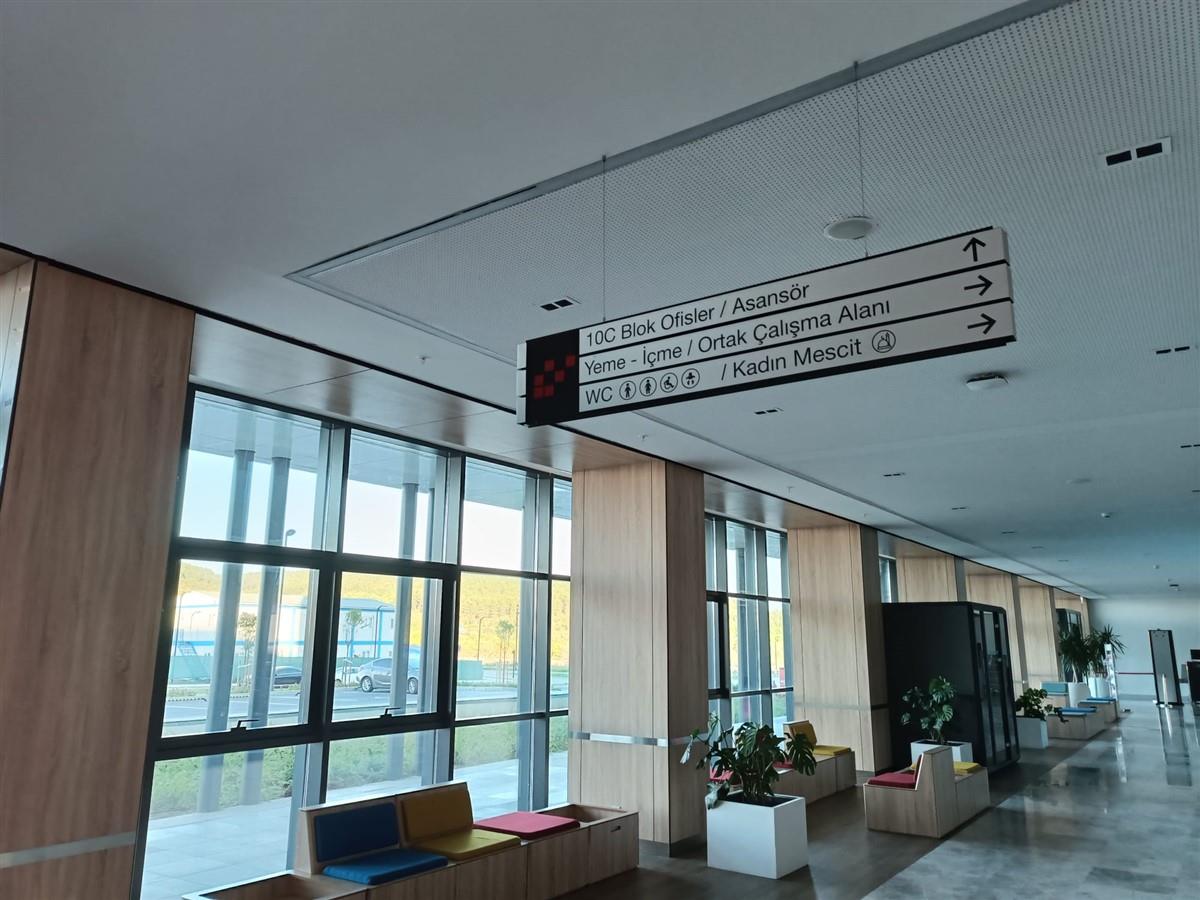 2353-teknopark-istanbul-kat-yonlendirme-levhalari-270