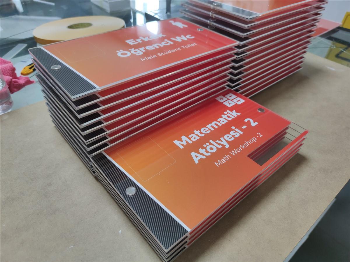 2405-pileksi-manyetik-ofis-kapi-isimligi-835